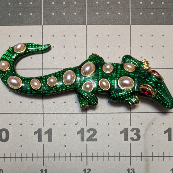 Kenneth Lane Vintage green enamel with pearl cabochon stones brooch - Picture 11 of 11